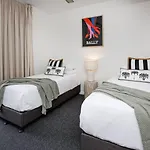 Luxury Cairns Stay With Pool And Bbq