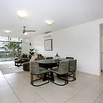 Luxury Cairns Stay With Pool And Bbq