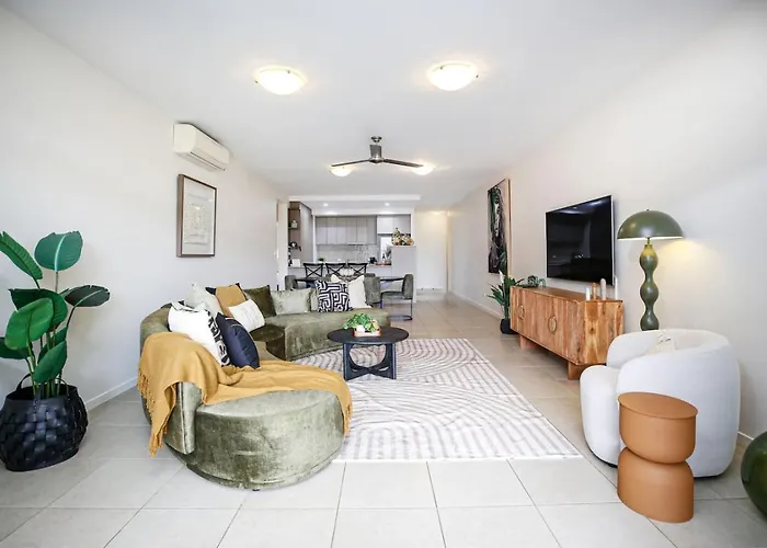 Luxury Cairns Stay With Pool And Bbq