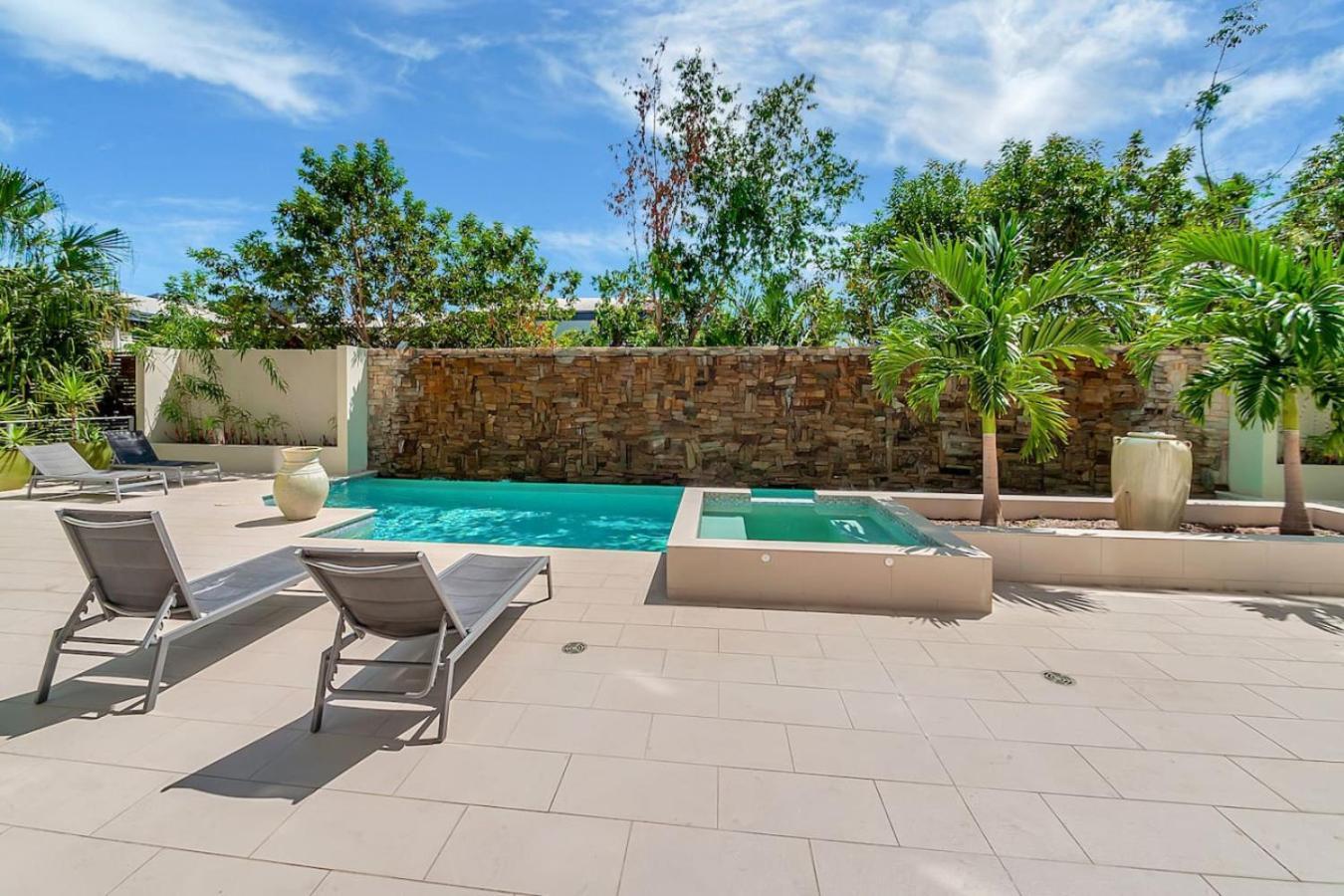 Luxury With Pool And Bbq