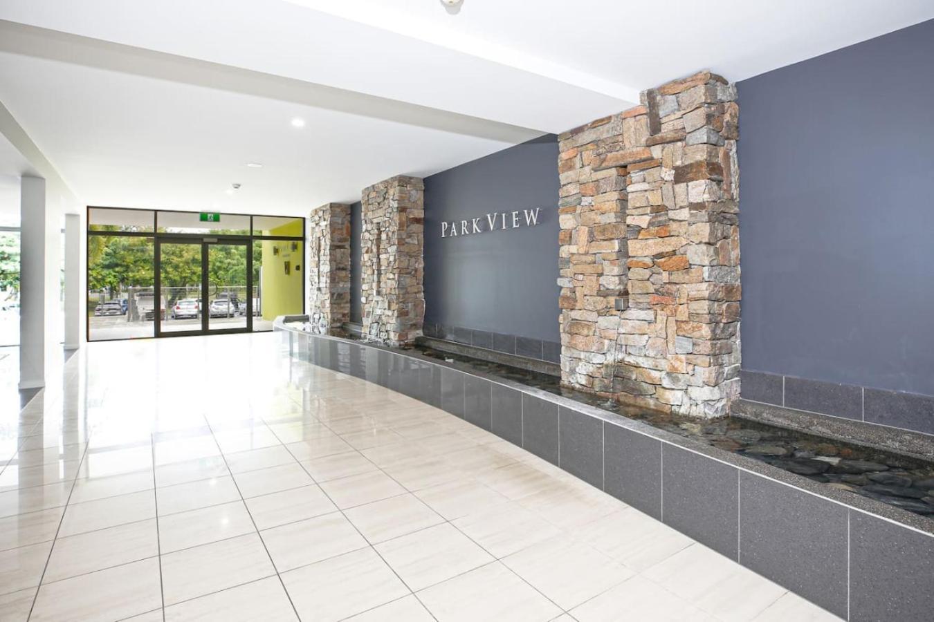 Luxury With Pool And Bbq Cairns