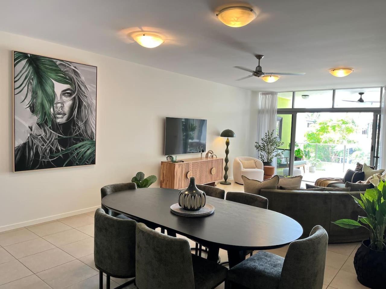 Luxury With Pool And Bbq Cairns
