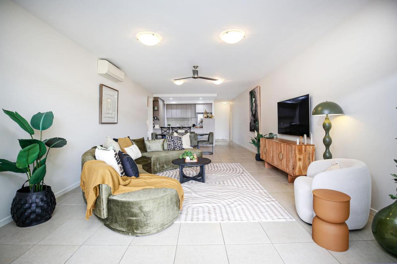 Luxury With Pool And Bbq Cairns